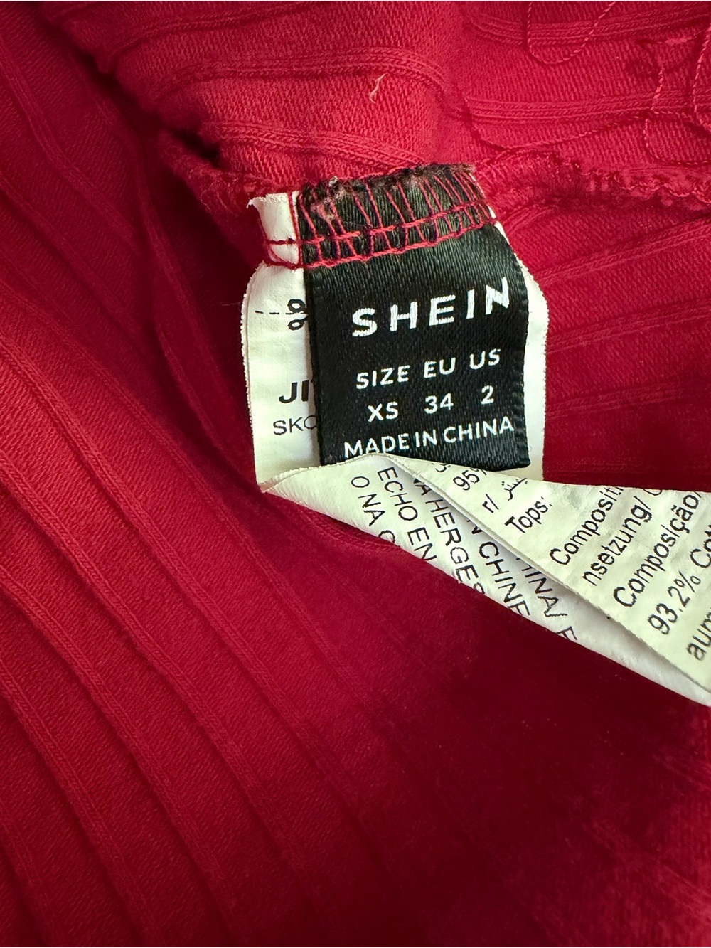 SHEIN Red Ribbed Lettuce-Edge Long-Sleeve Crop Top - Picture 3 of 3